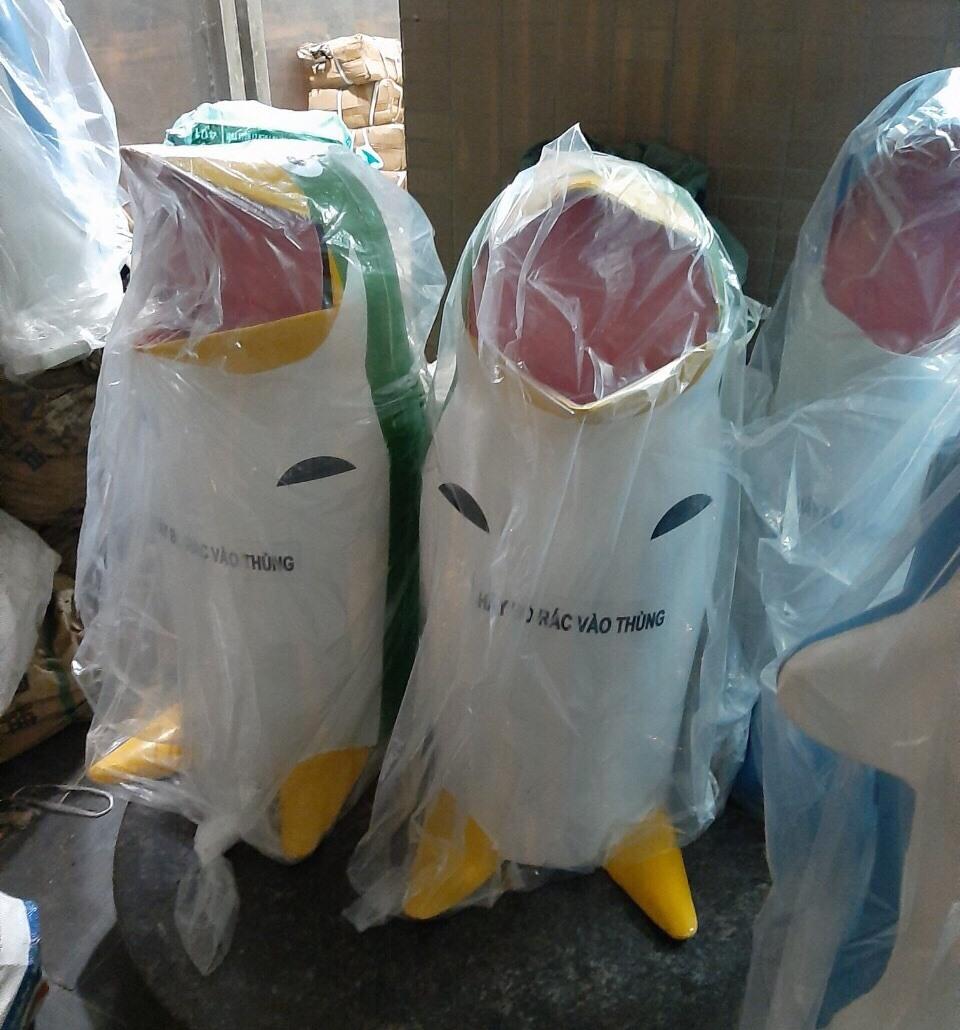 Thùng rác composite chim cánh cụt giúp môi trường Xanh – Sạch – Đẹp.
