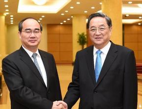 Top political advisor holds talks with political bureau member of Communist Party of Vietnam