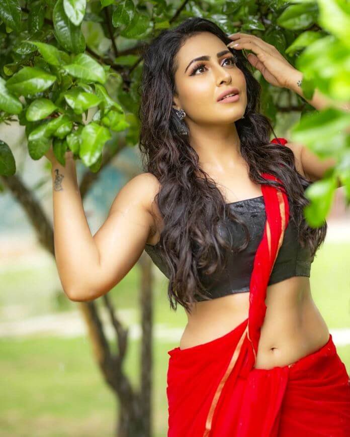 Telugu Actress Nandini Sex Videos - Nandini Rai Recent Photoshoot in Transparent Gold Satin Saree