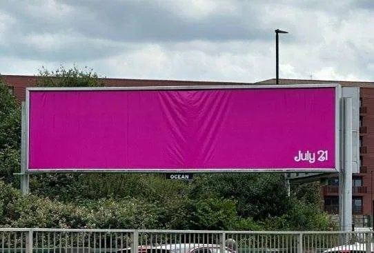 barbie-pembe-billboard-reklamı