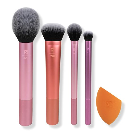 brush and sponge as travel makeup essential