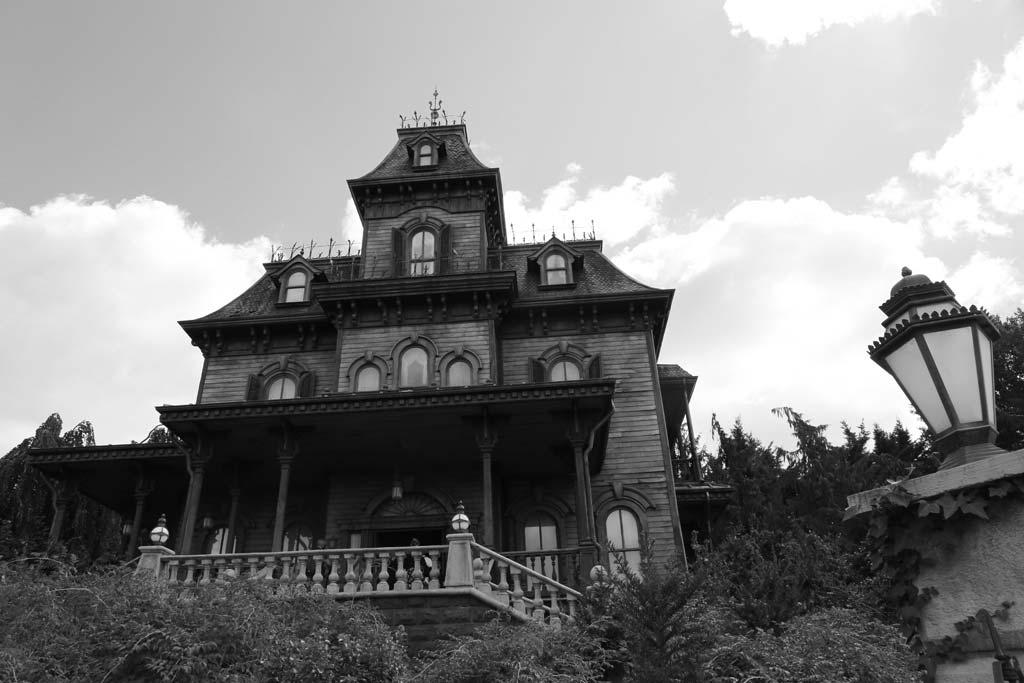 https://worldinparis.com/wp-content/uploads/2022/09/Manor-House-Disneyland-Paris.jpg