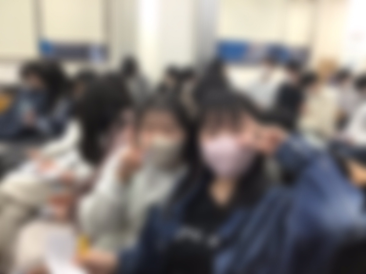 盛り上がっている生徒の様子