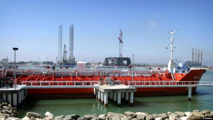 Một tàu dầu khổng lồ của Nga neo đậu tại bến tàu Neka cách Tehran 300 km về phía đông bắc.