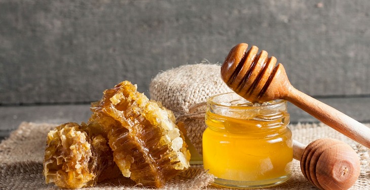 Chữa viêm họng bằng mật ong