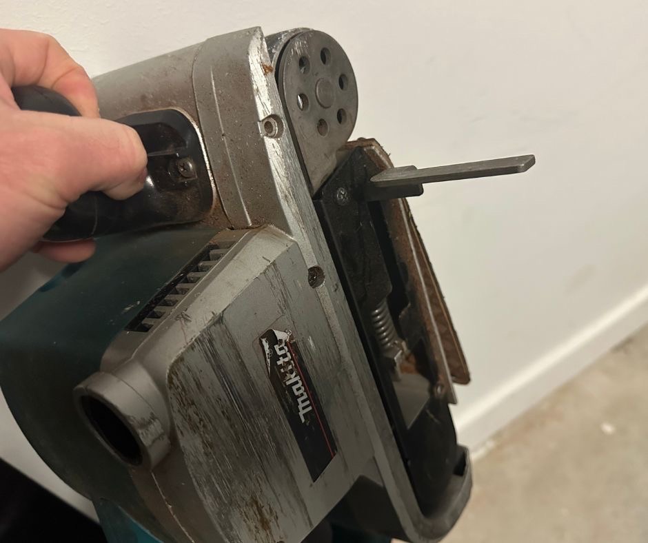 Pull this lever to install sanding belts