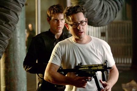 jj-abrams-with-tom-cruise-for-mission-impossible-3.jpg