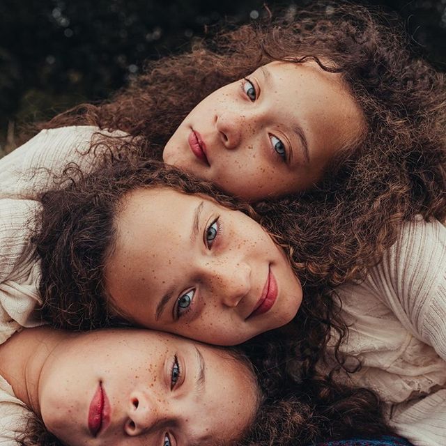 Are we seeing triple?! 😍😍😍⠀⠀⠀⠀⠀⠀⠀⠀⠀
⠀⠀⠀⠀⠀⠀⠀⠀⠀
Unbelievably beautiful shot by @aidallanosphotography ⠀⠀⠀⠀⠀⠀⠀⠀⠀
⠀⠀⠀⠀⠀⠀⠀⠀⠀
#siblings #poses #poses #familyphotography #family #photography #love #familyphotographer #photographer #portraitphotography #photooftheday #familygoals #photoshoot #portrait #lifestylephotography #familytime #instagood #familyphotos #familyphotoshoot #familyportrait #kids #familyportraits #familypictures #familylove #nikon #canon #familylife #picoftheday #photo