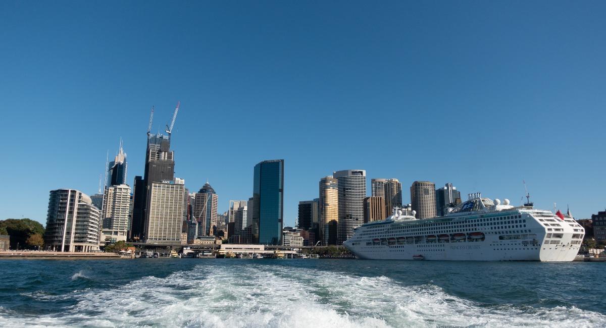 Views of Sydney CBD from Ferry