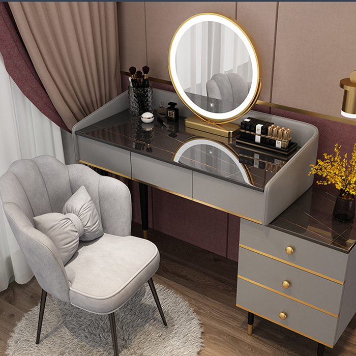 Tùy vào nội thất và diện tích phòng ngủ để lựa chọn kích thước, kiểu dáng bàn trang điểm