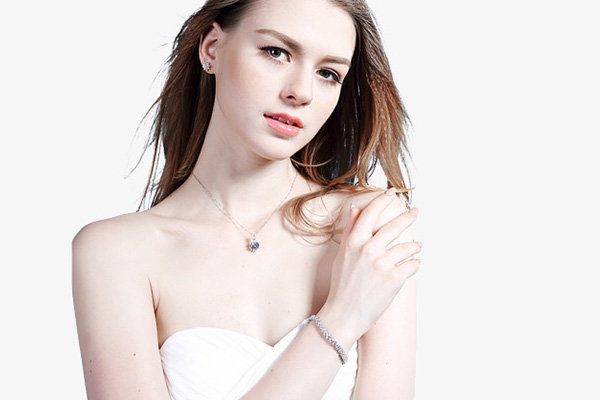 Trang sức là món đồ không thể thiếu thời hiện đại