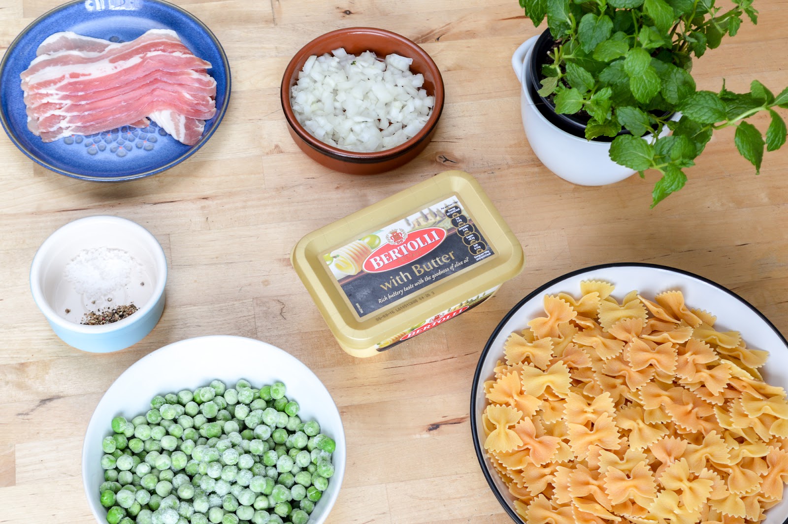 Ingredients for Gennaro's easy Pancetta pasta with peas 