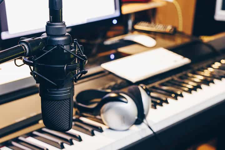 condenser microphone in studio