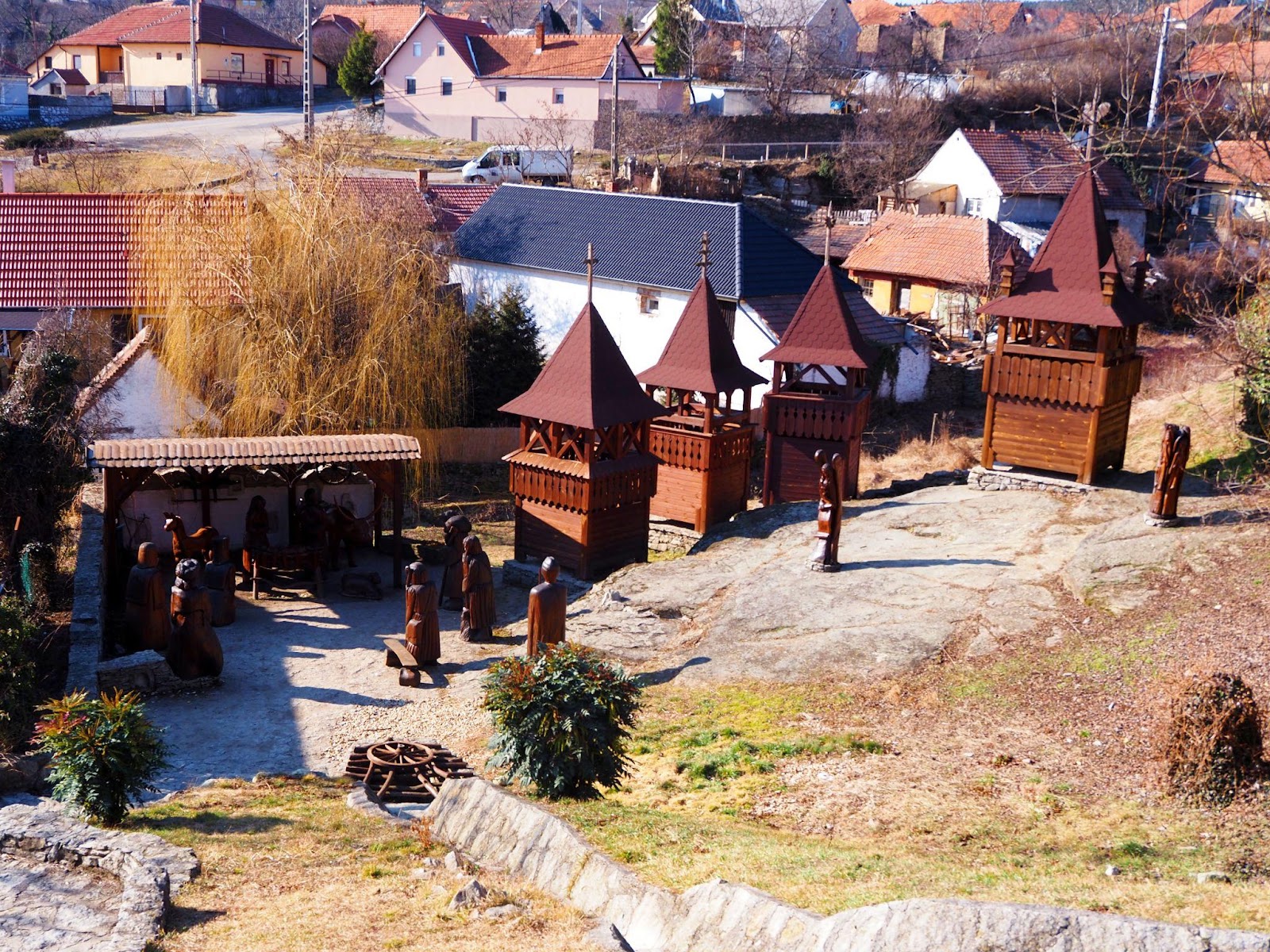 Könnyű kirándulás a Bükkben – 100+ csodával vár Kisgyőr, a faragott falu! 