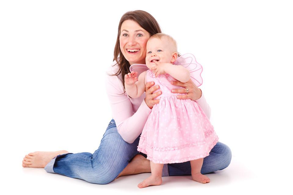 https://pixabay.com/photos/baby-child-cute-family-female-17343/