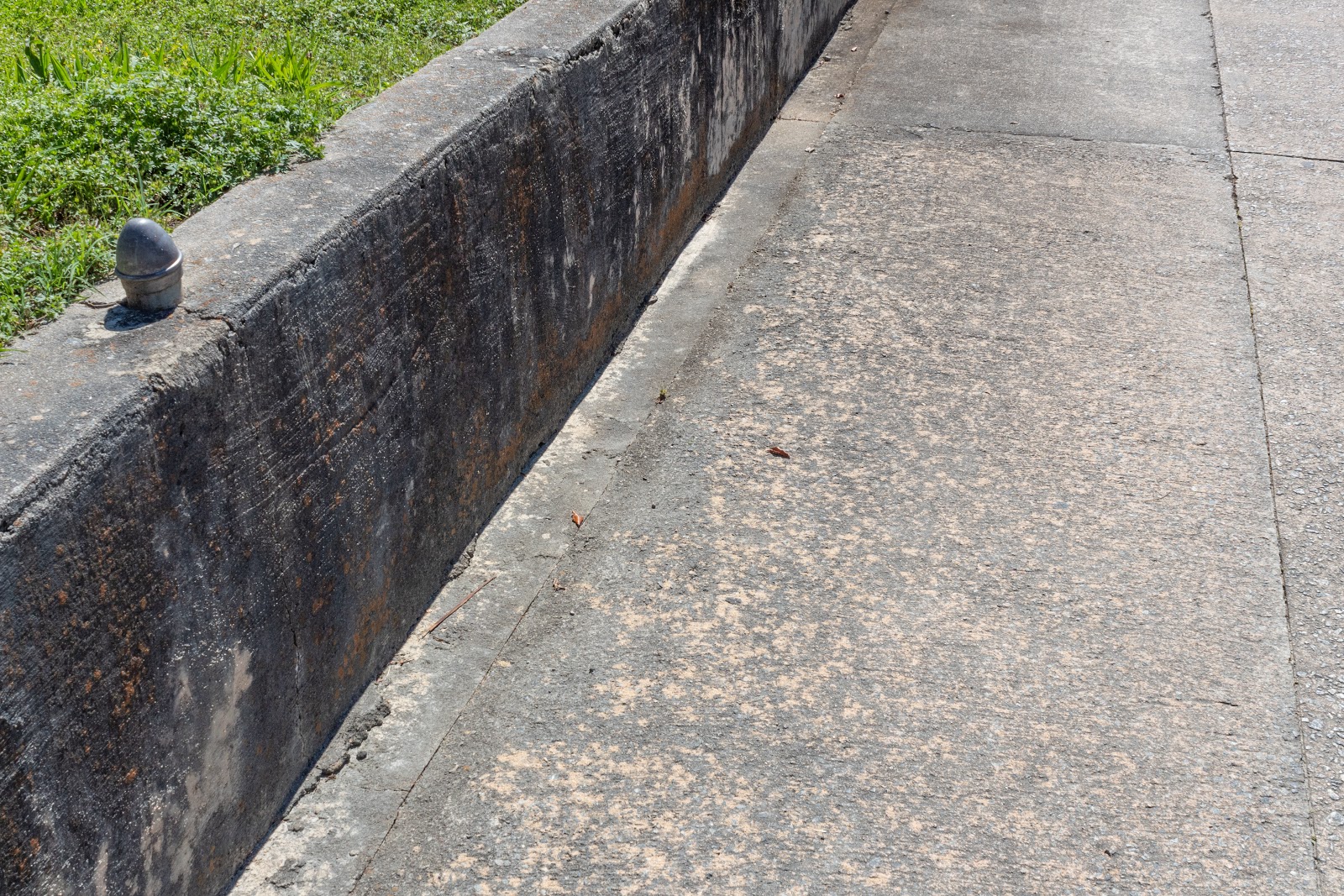 poured concrete retaining wall 