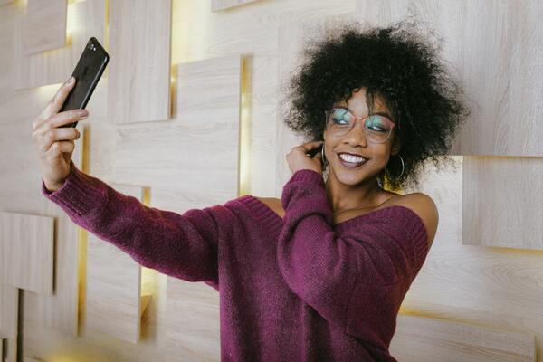 Comment prendre une Selfie : 15 astuces qui feront la différence