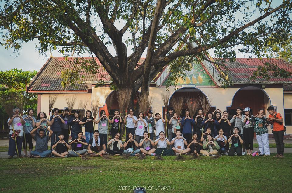 รูปภาพที่ไม่มีคำบรรยาย