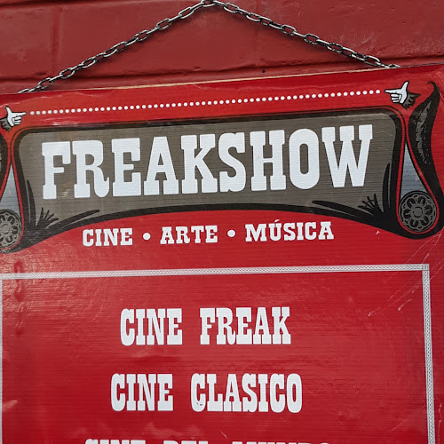 Opiniones de Freak Show Cine Música en Quito - Cine