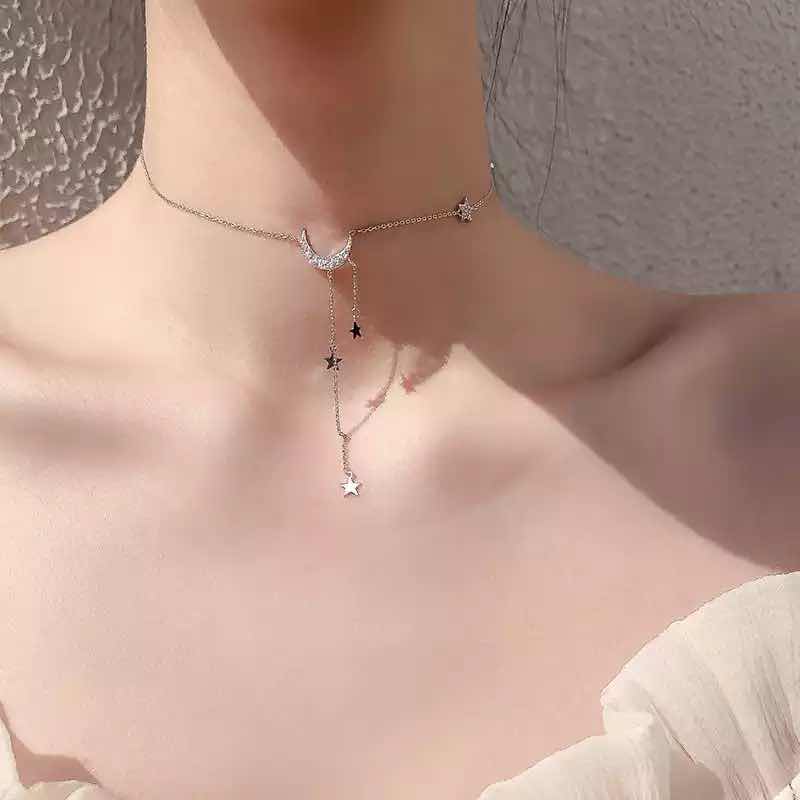 collier ras du cou tendance 2025