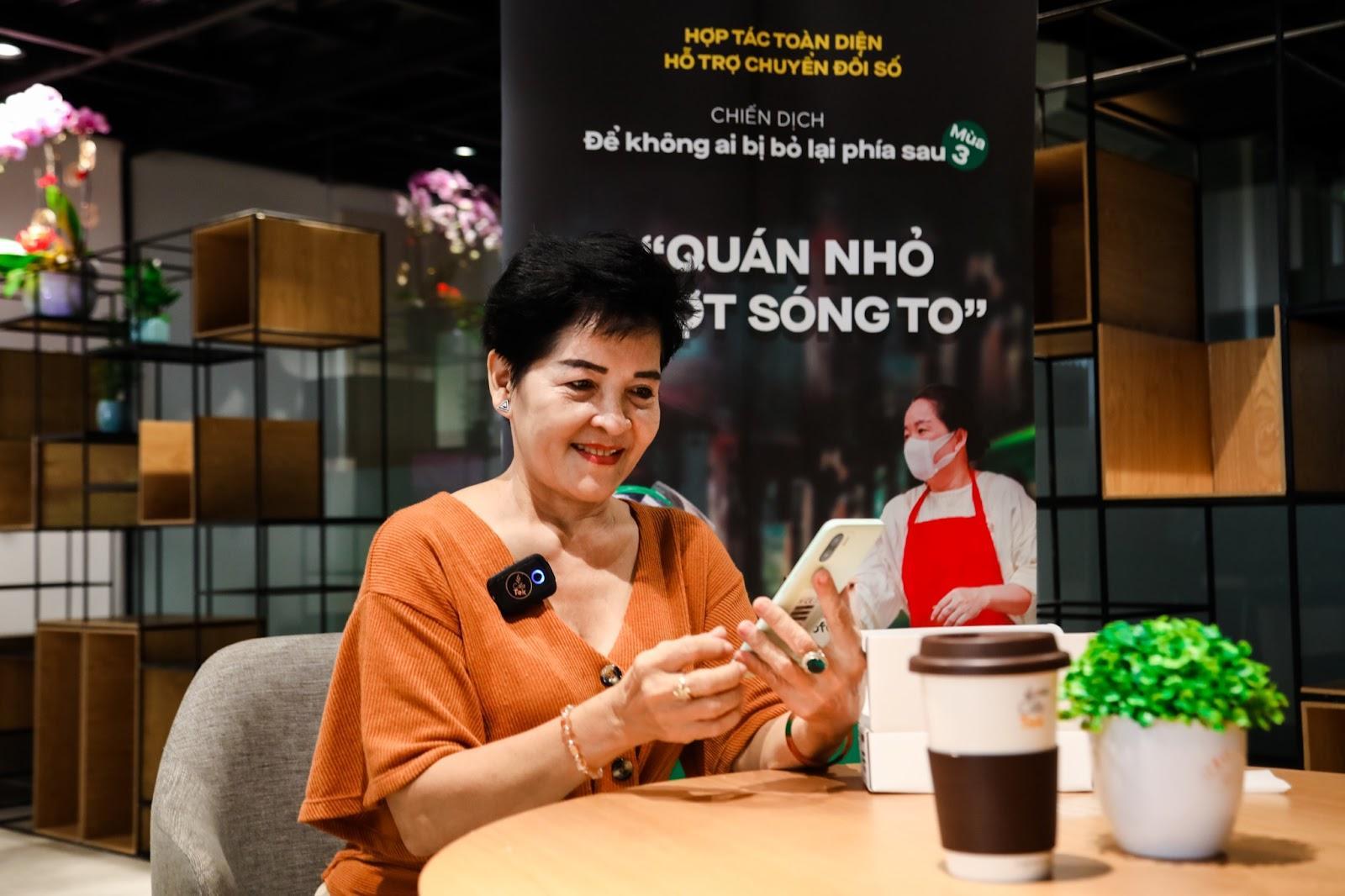 Xiaomi trao tặng smartphone cho chị em phụ nữ