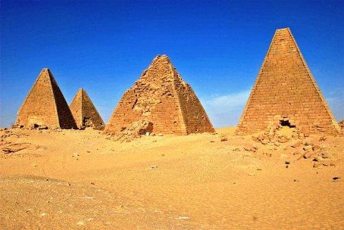 Остроконечные пирамиды в Судане
