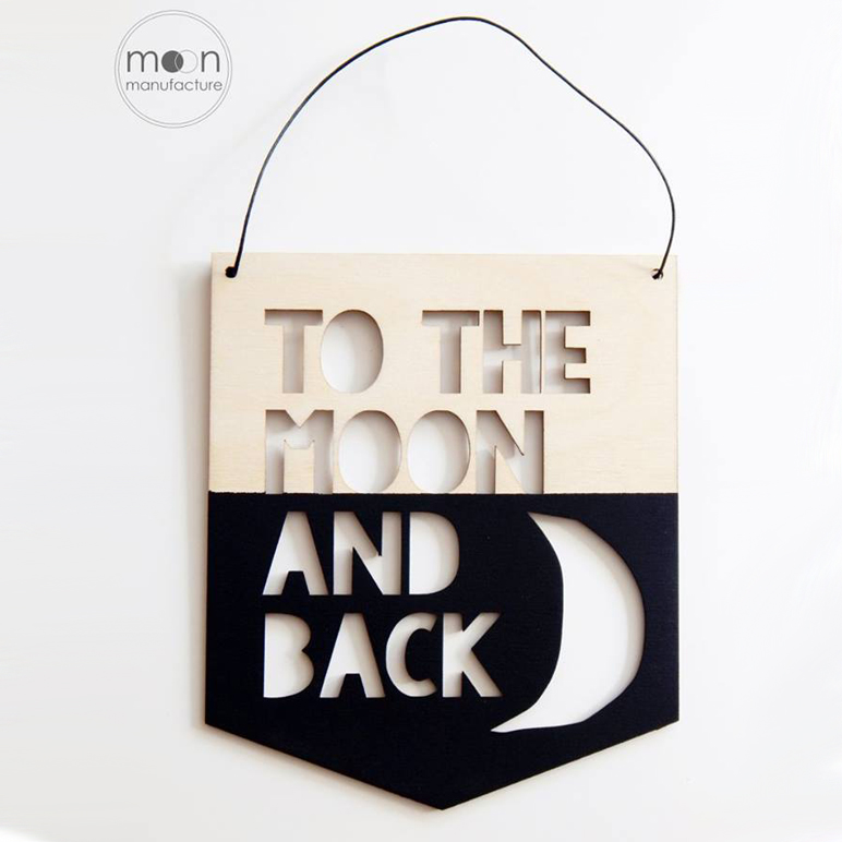 To the Moon and back Holzwimpel Holzbanner.jpg