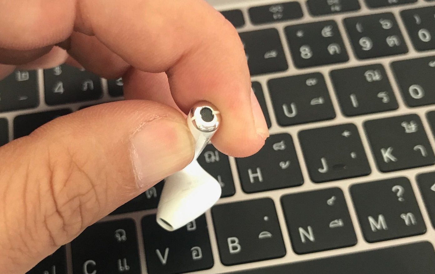 Damages On Hardwares Of The AirPods / The Charging Case