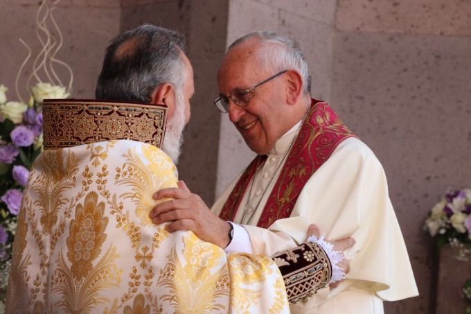 Pope Francis greets Catholicos Karekin II during divine liturgy, June 26, 2016. Credit: Edward Pentin/CNA