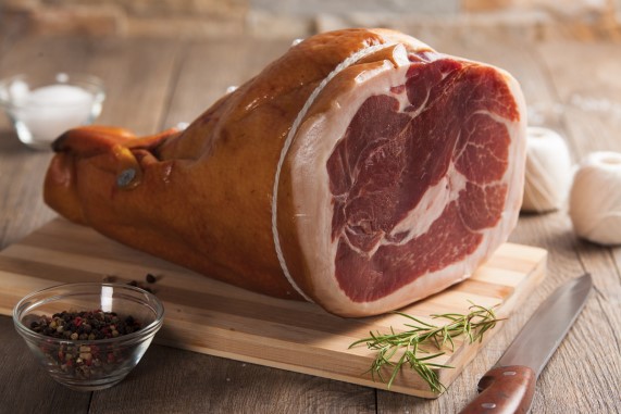 Парма еда. Парма мясо. Окорок свиной итальянский. Байонская ветчина. Prosciutto di Parma обвалка.