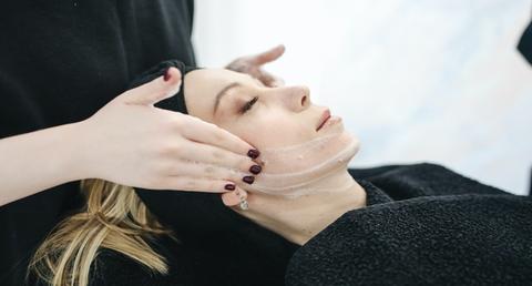In your 30’s - generally are over any skin issues such as acne and any ageing signs such as wrinkles and sagging skin aren’t visible. Now is the time to upgrade your skincare routine and focus on preventative care.