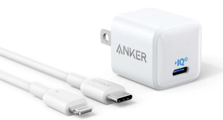 A white usb cable and a cube

Description automatically generated with medium confidence