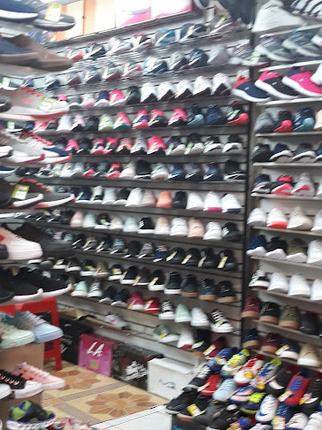 Opiniones de Calzado Local 154 en Quito - Zapatería