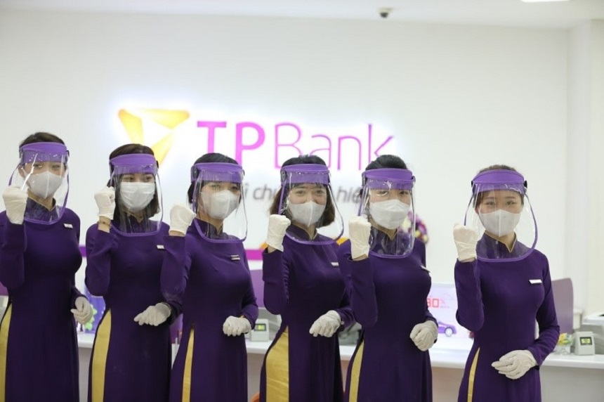 Hình ảnh đồng phục áo dài ngân hàng TP Bank