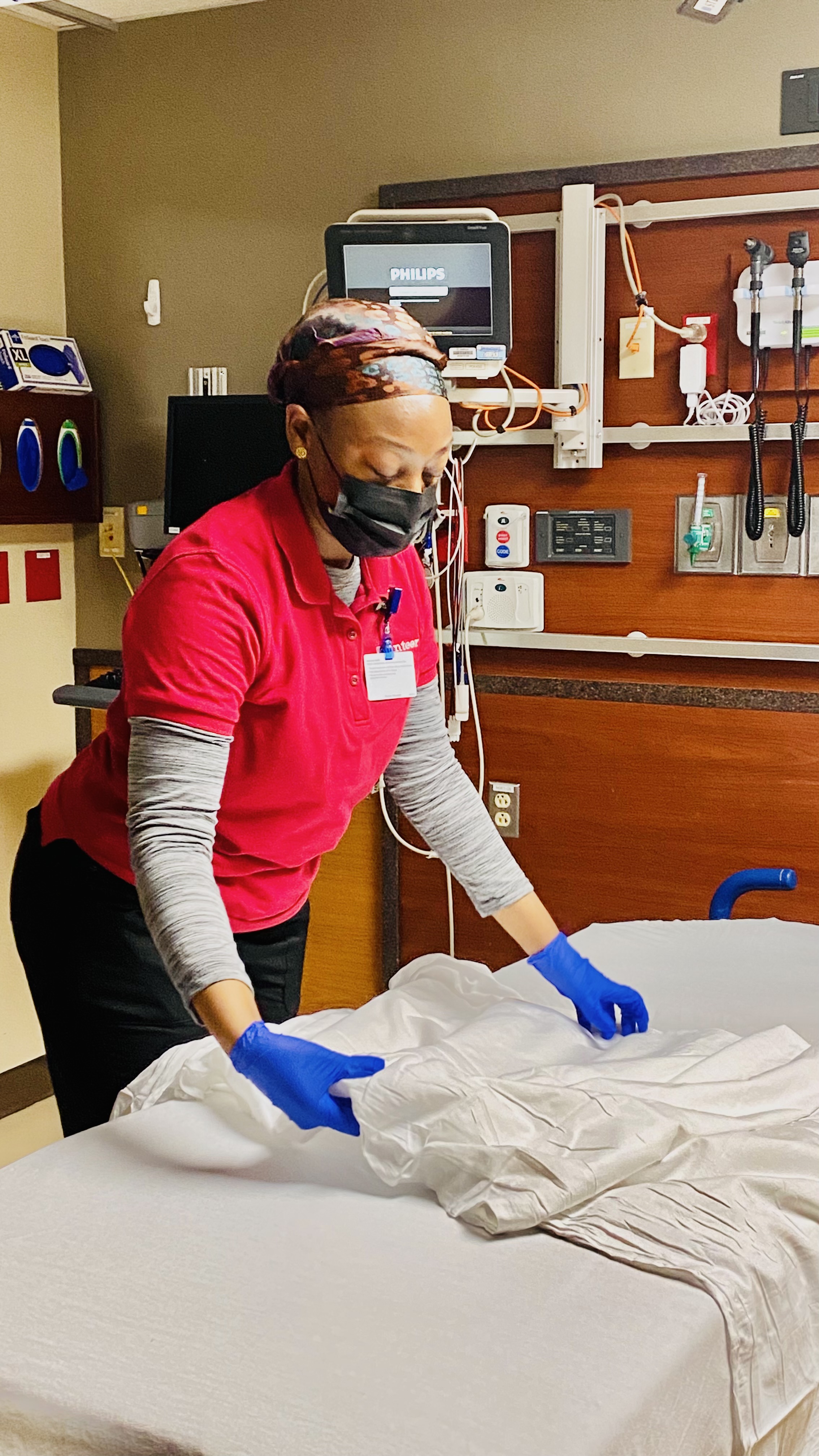 Beaumont Volunteer, Rachel Nkrumah, maintaining cleanliness of stretchers in the ER. Photo by Zynab Al-Timimi