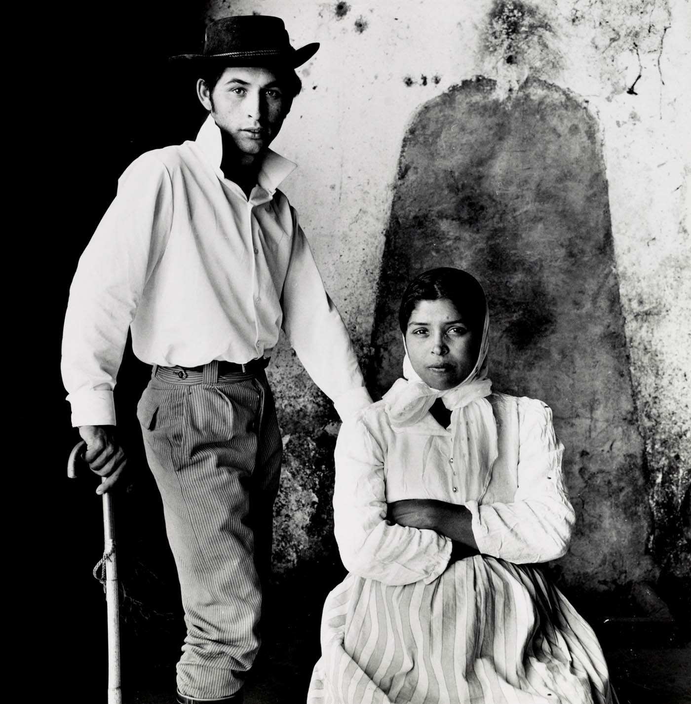 irving penn portrait young gypsy couple spain 1965