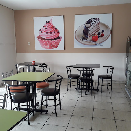Pia's Tortas y Pastelería Fina - Panadería