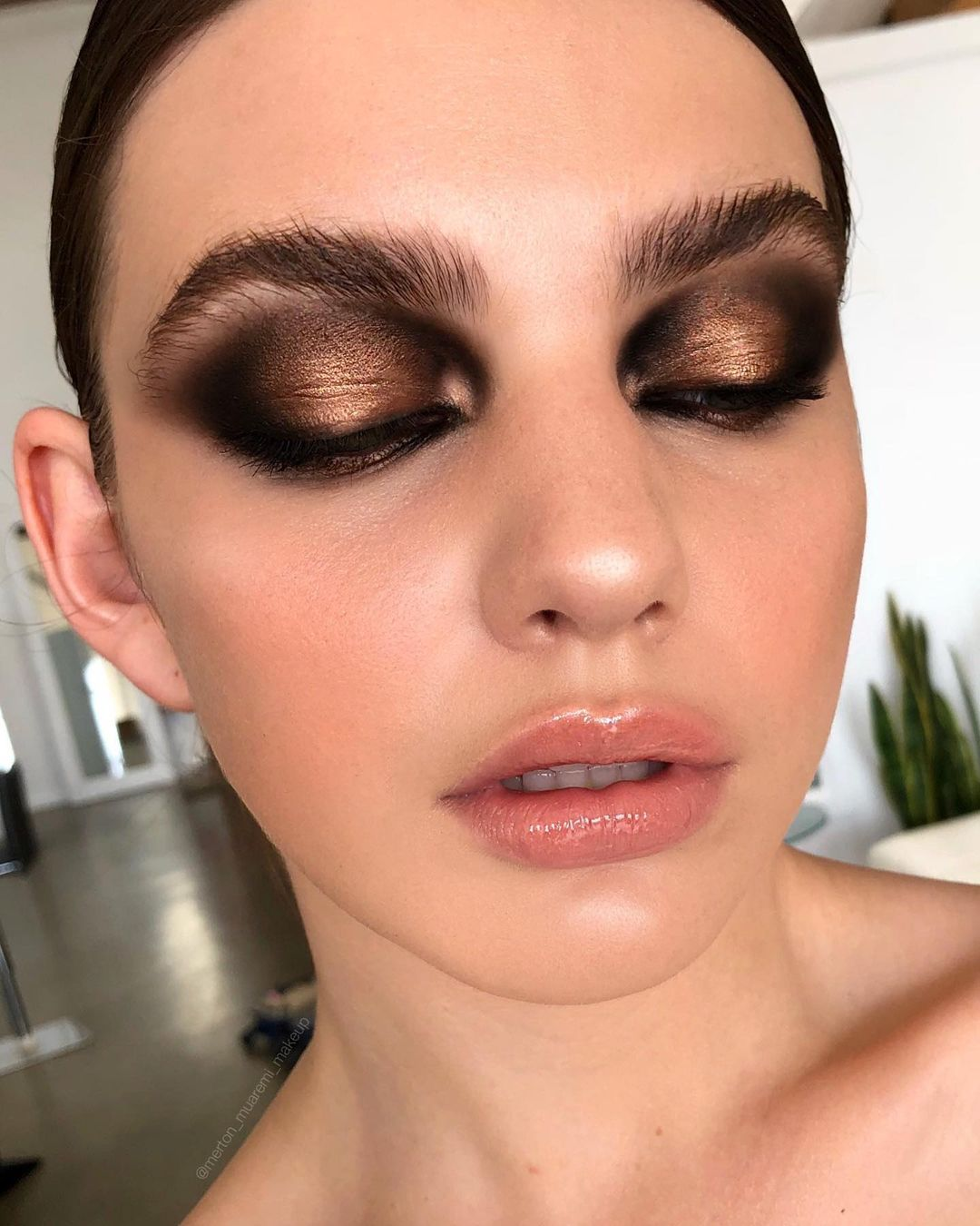 13 Versatile Black Eyeshadow Looks That You Can Wear For Any Occasion