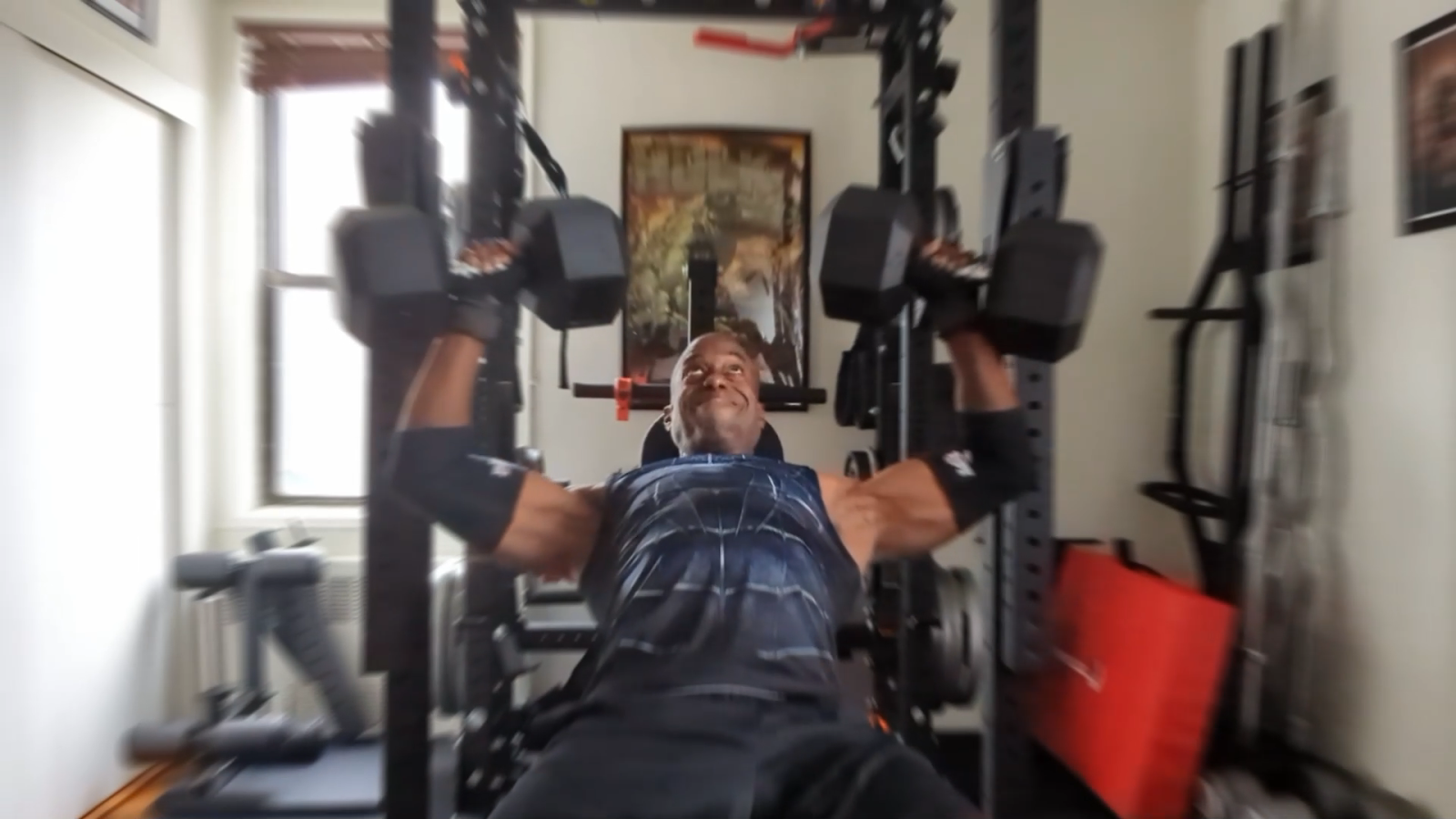 Natural bodybuilder Kevin Richardson doing high intensity training at home