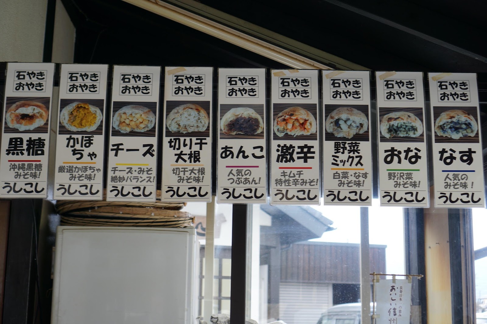 建物, 束, 異なる, 記号 が含まれている画像

自動的に生成された説明