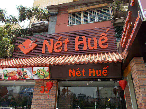 biển quảng cáo nhà hàng Nét Huế