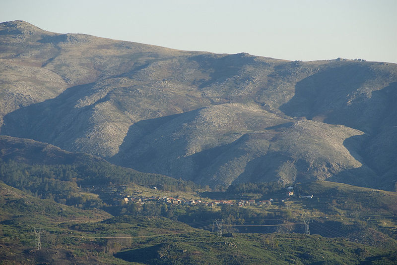 800px-As_serras_do_Gerês_(3998831704).jpg