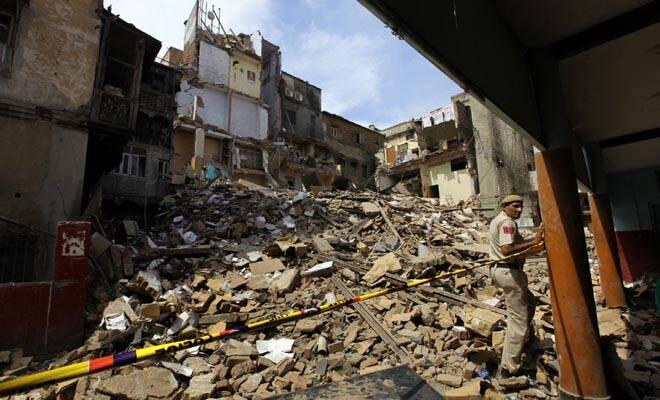 Delhi: 100-year old building collapses in Chandni Chowk,no casualties |  India News,The Indian Express