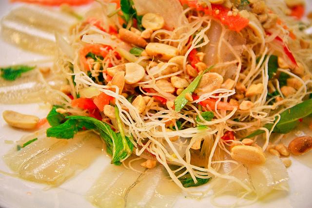 Gỏi cá mai đặc sản Phú Yên làm say lòng du khách
