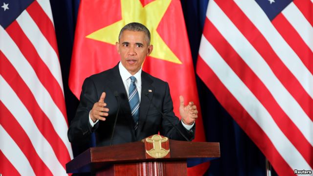 Tổng thống Mỹ Barack Obama phát biểu trong cuộc họp báo tại Hà Nội ngày 23/5/2016. Tổng thống Mỹ cũng lưu ý việc bán các mặt hàng quân sự cho Việt Nam sẽ được xem xét về tính phù hợp của từng trường hợp một và điều này cũng áp dụng ngay cả với các đồng minh của Mỹ.