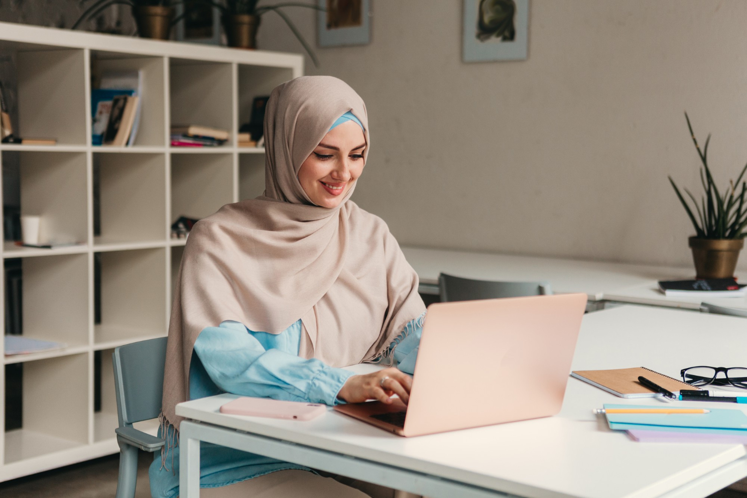 Mulai dari inovasi hingga transformasi digital bisa jadi strategi meningkatkan omzet baju muslim