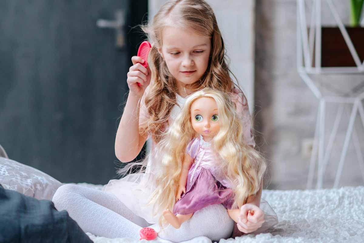 عروسک موزیکال؛ محبوبترین اسباب بازی دخترانه از قدیم تا به امروز
