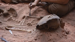 Novo esqueleto encontrado com braceletes indica existência de 'templo' indígena em Guaribas, no Sul do Piauí — Foto: Geraldo Pereira de Morais Júnior