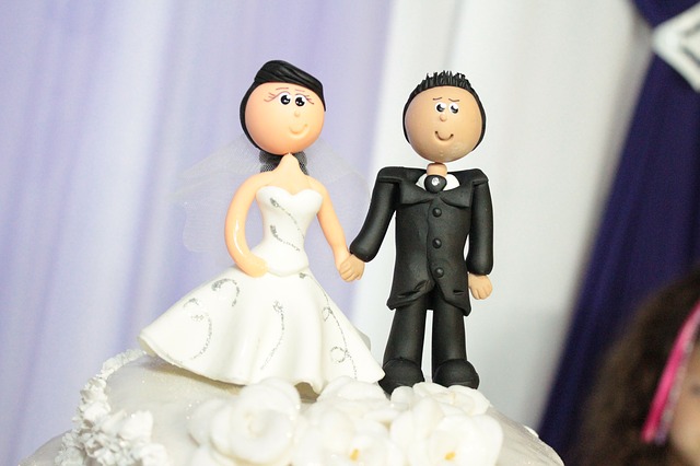 wedding-cake-toppers-115556_640.jpg