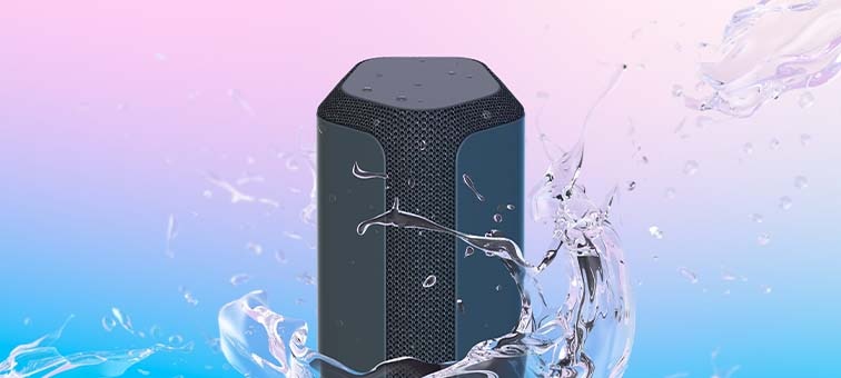 Image of the SRS-XE200 X-Series Portable Wireless Speaker demonstrating it's splash resistance